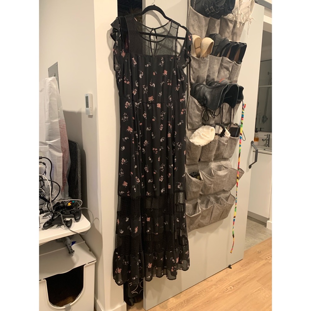 Torrid Sz 16 Black Floral Chiffon Cold Shoulder Maxi Dress